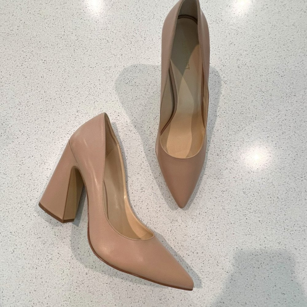 Nine West tan leather pointed-toe Heels size 13M